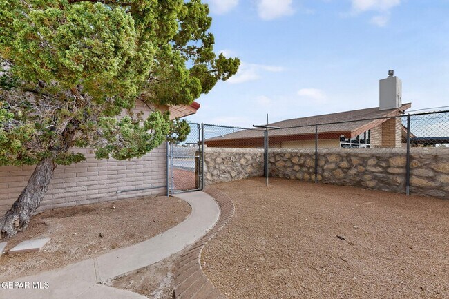 Building Photo - 4536 R L Shoemaker Dr