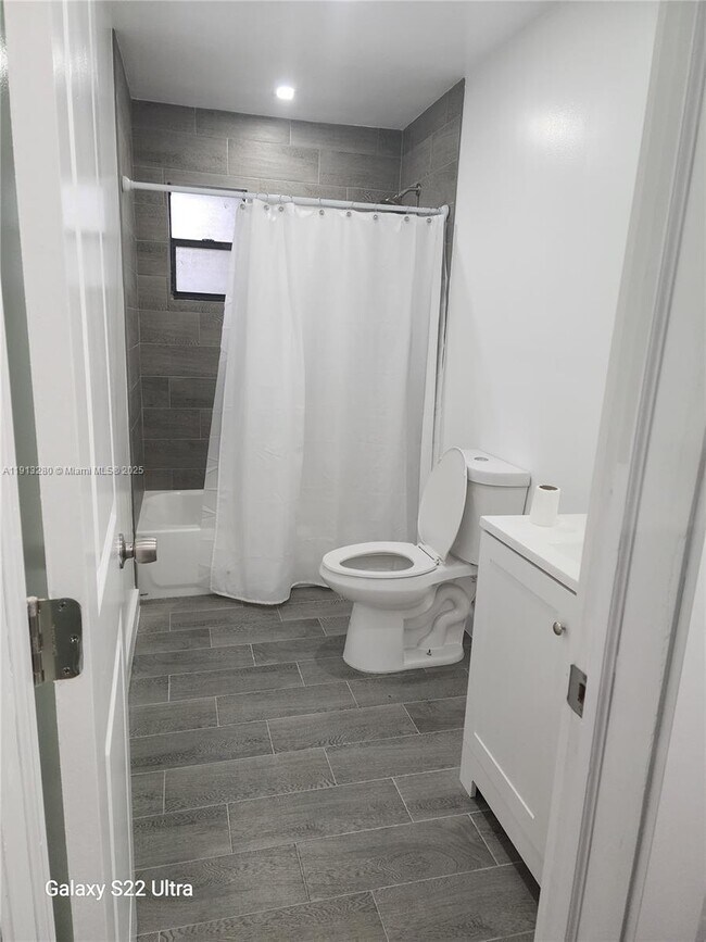 Building Photo - 1371 NE 144th St