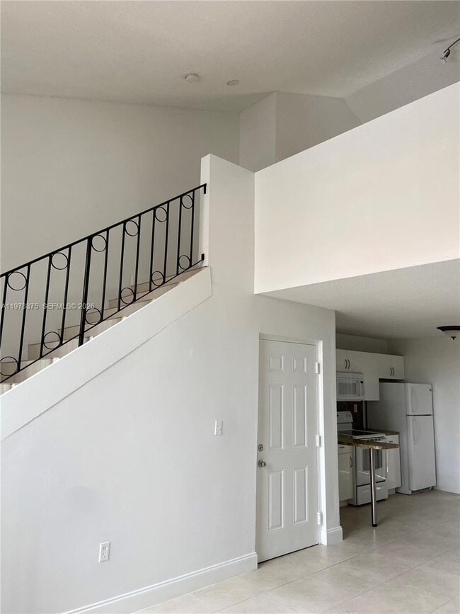 Building Photo - 2740 W 62nd St