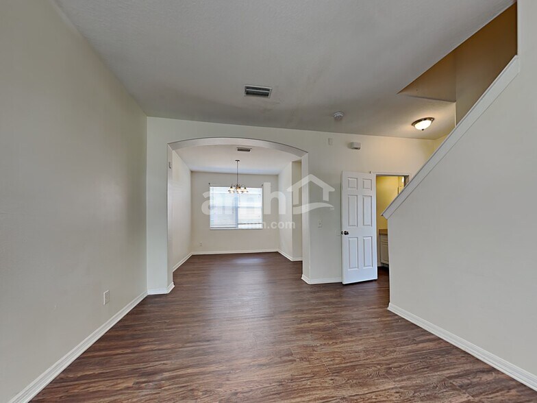 Building Photo - 8523 Deer Chase Dr