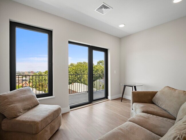 Building Photo - 249 Corey Rd