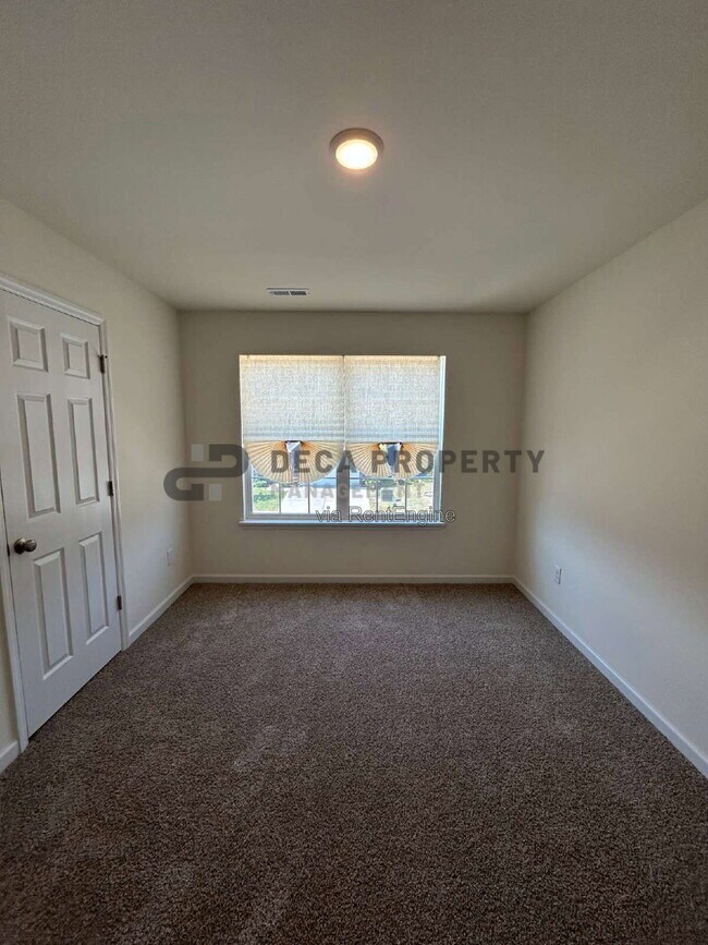 Building Photo - 16732 River Stone Dr