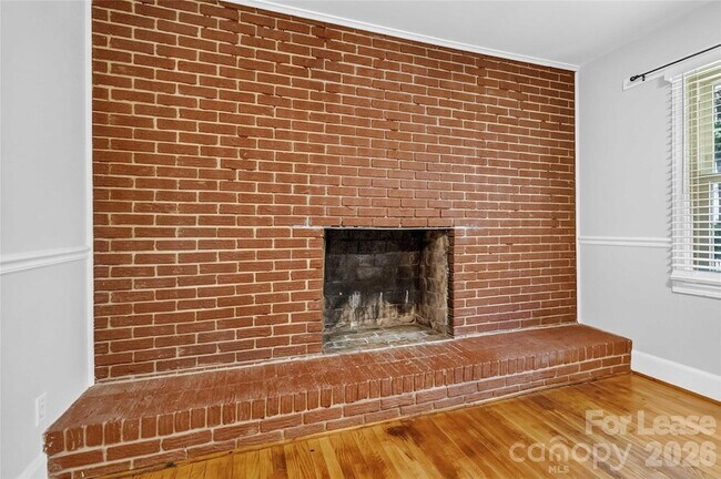 Building Photo - 1634 Van Buren Ave