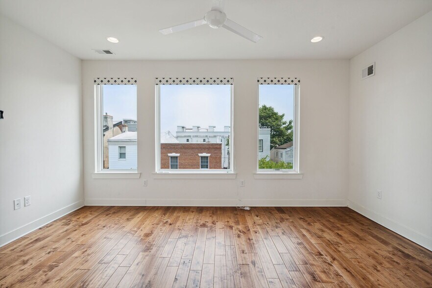 Building Photo - 2318 E Susquehanna Ave