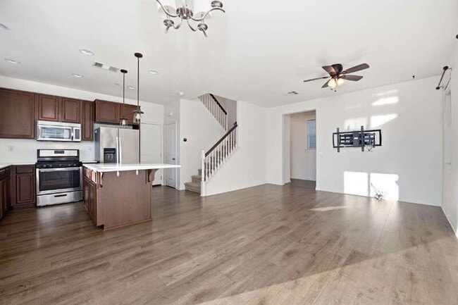 Building Photo - 1482 Franceschi Dr
