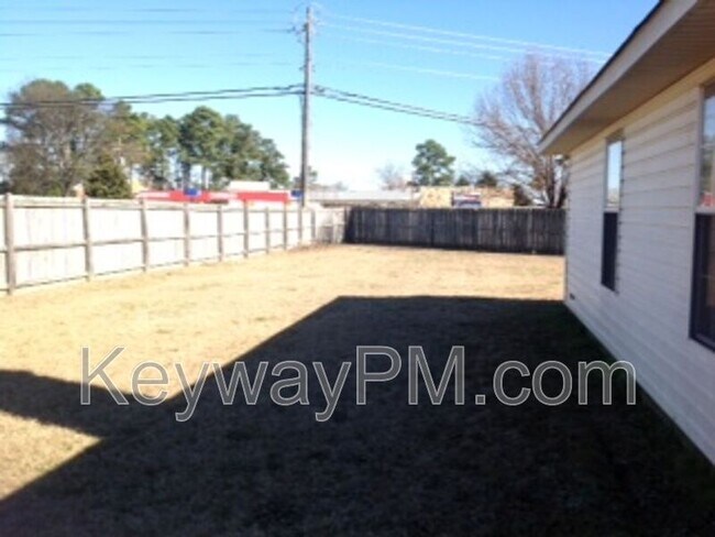 Building Photo - 124 Summerfield Cir