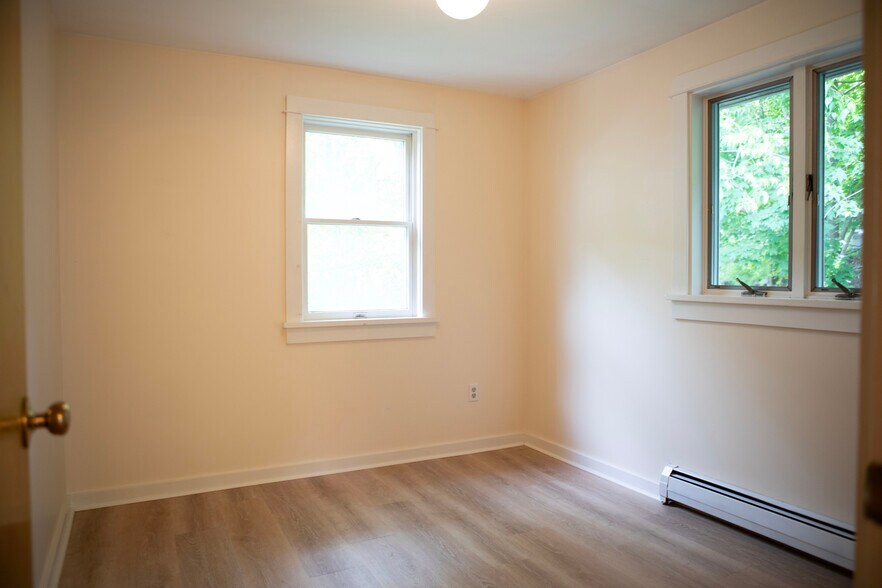 Building Photo - 202 Floral Ave