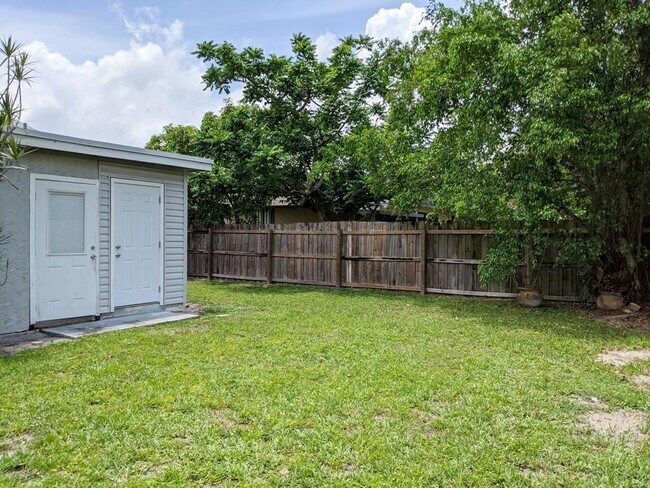 Building Photo - 1350 Riverside Cir