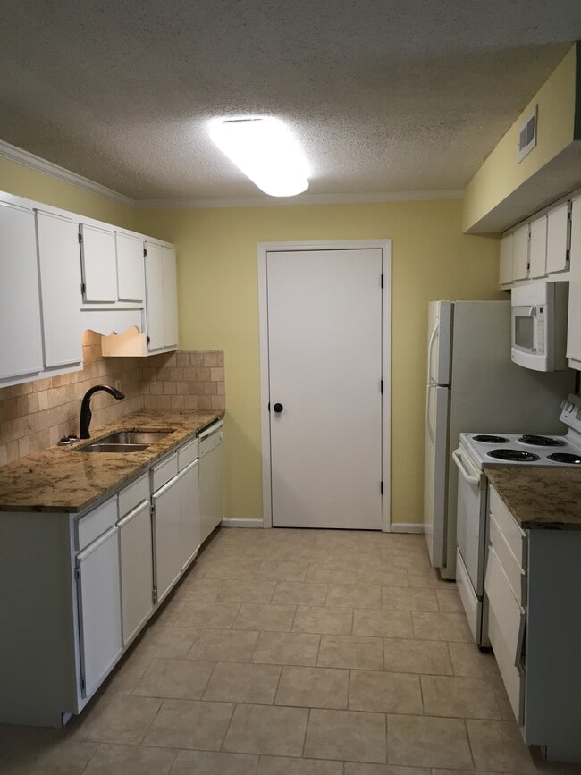 Building Photo - 1111 Old Ebenezer Rd