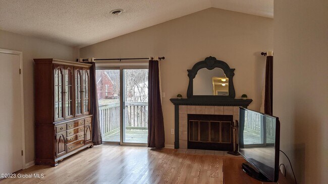 Building Photo - 1006 Greenwich Dr