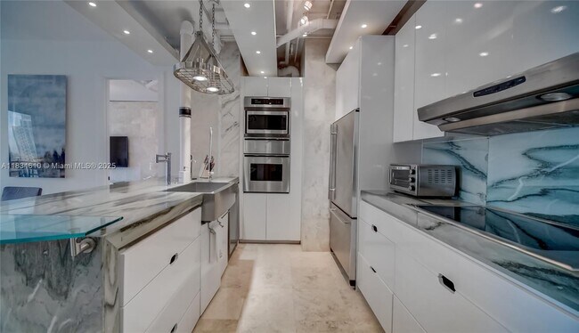 Primary Photo - 1155 Brickell Bay Dr