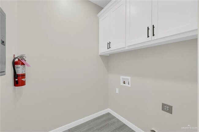 Building Photo - 12 Crestview St