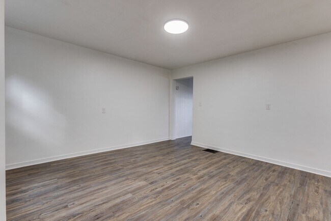 Building Photo - Available August 2026 - Fully Renovated 2 Bedroom in AMAZING Location!!