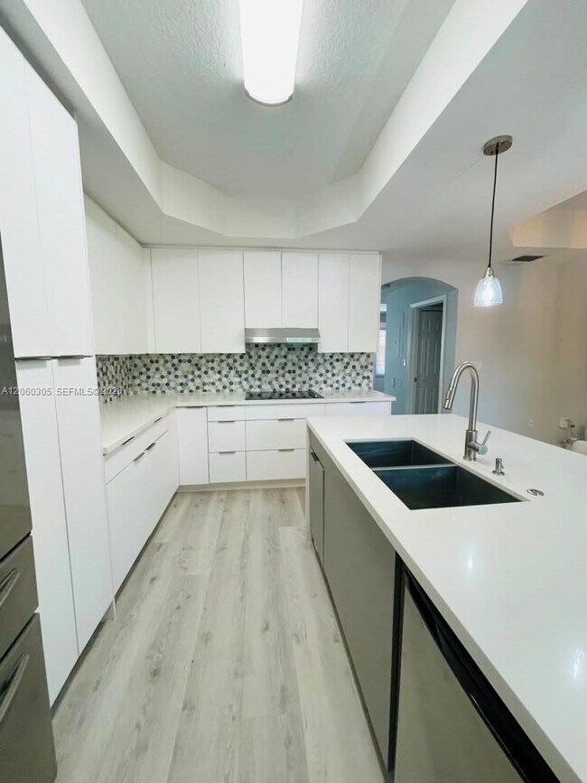 Building Photo - 790 SW 107th Ave