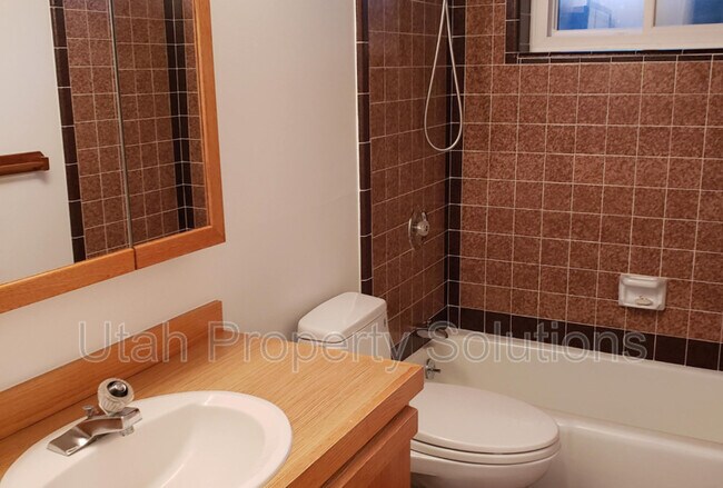 Building Photo - 2880 La Strada Way