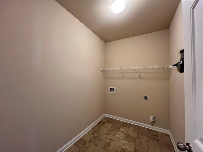 Building Photo - 3550 Golden Gate Ln