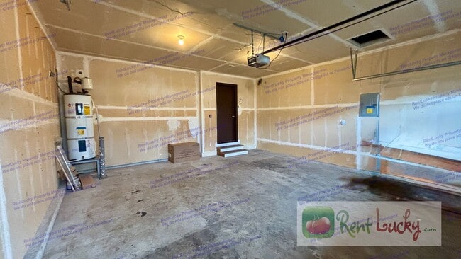 Building Photo - CFC (Russell)-Spanaway Duplex