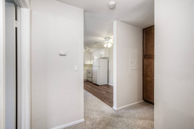 Building Photo - 432 Edgehill Ln