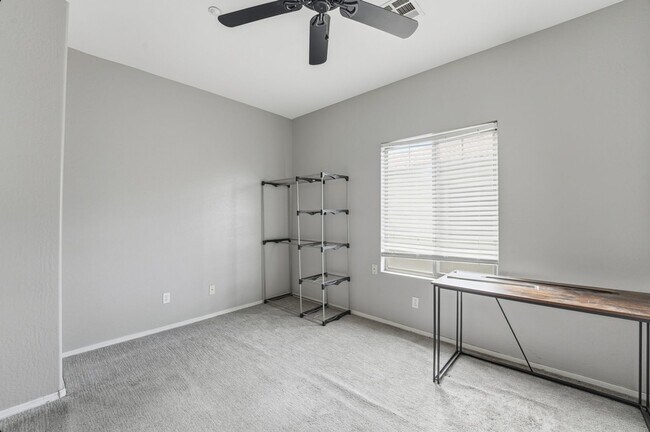 Building Photo - Bright 3-Bed Townhouse in Quiet Gated Community Near ASU