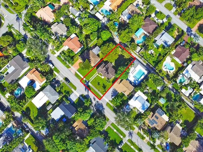 Building Photo - 1535 Plunkett St