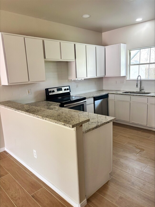 Building Photo - 10445 Wicklowe St