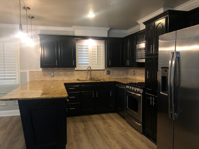 Building Photo - Beautiful updated home