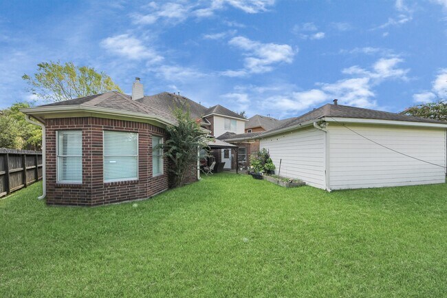 Building Photo - 922 Bayhill Dr