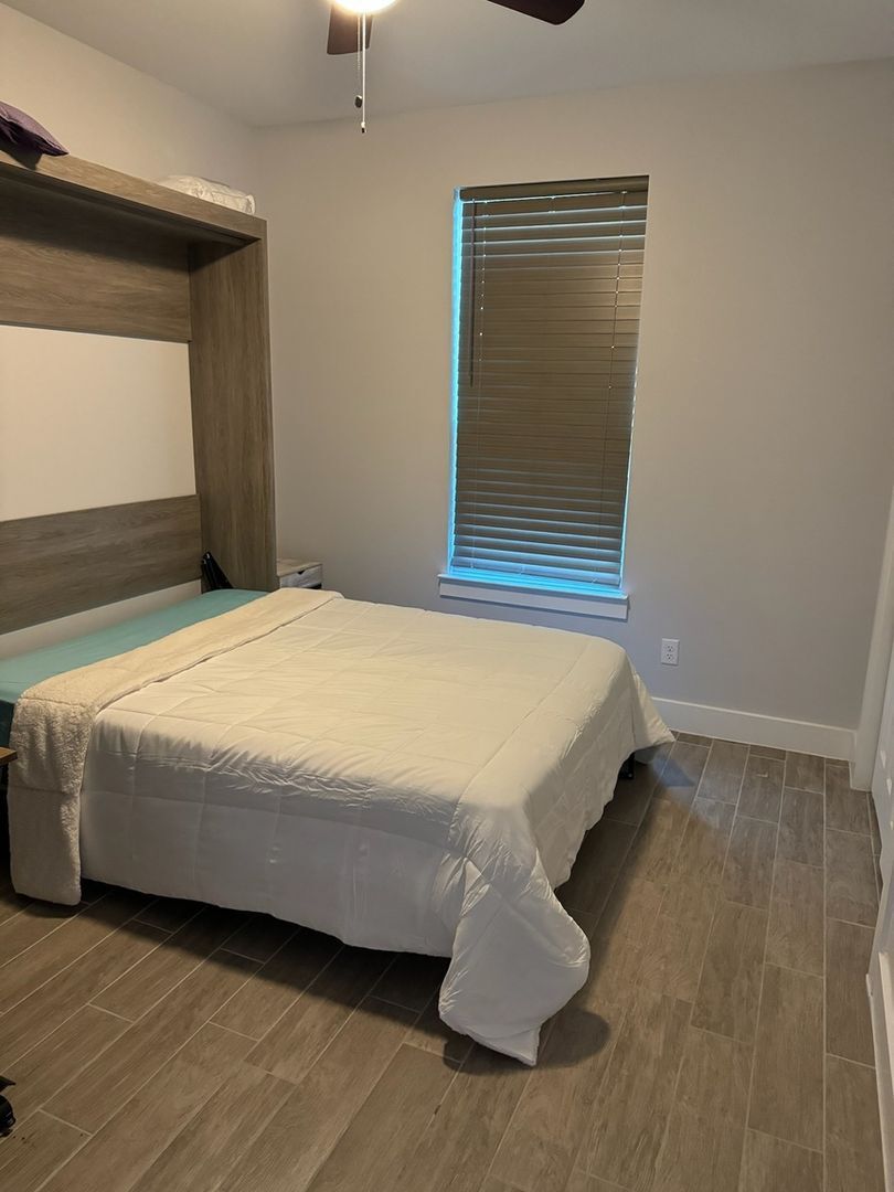 Building Photo - 127 Juanita Ct