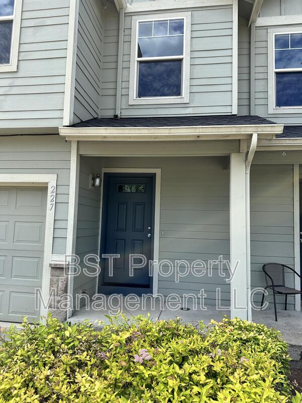 Building Photo - 227 Pioneer Dr