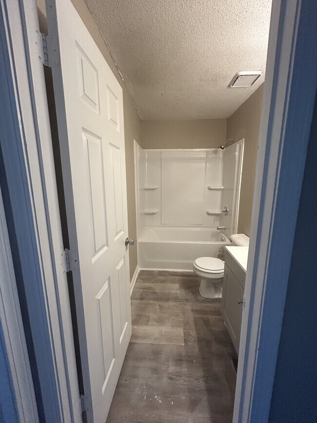 Building Photo - 2070 Carneal Ln