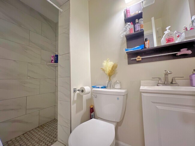 Building Photo - 950 Barton Oaks Pl