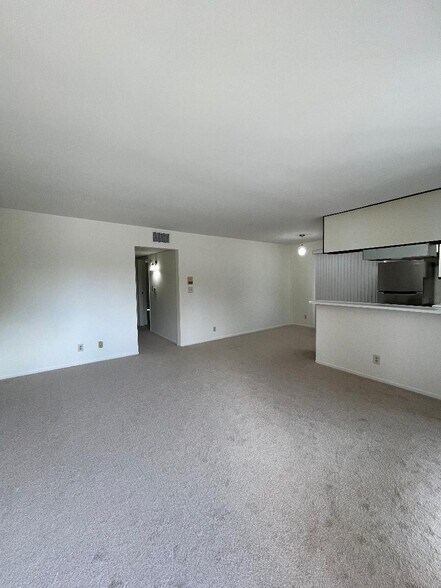 Building Photo - 5908 Cedros Avenue