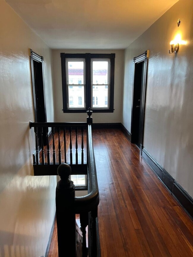 Building Photo - Newly Renovated 3 Bedroom Section 8 are We...