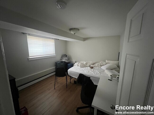 Building Photo - 63 Selkirk Rd