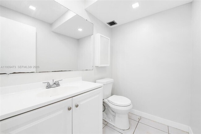 Building Photo - 16710 NE 9th Ave