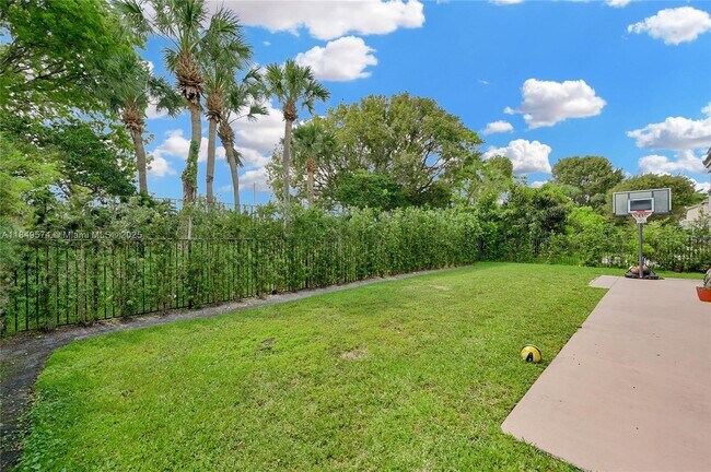 Building Photo - 1500 SW 171st Terrace