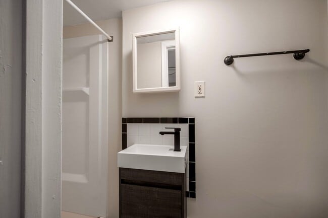 Building Photo - Available Now! Recently Renovated 4 Bedroo...