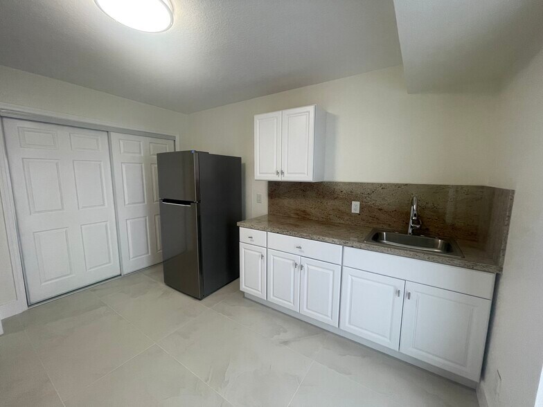 Building Photo - 3215 SW 92nd Pl