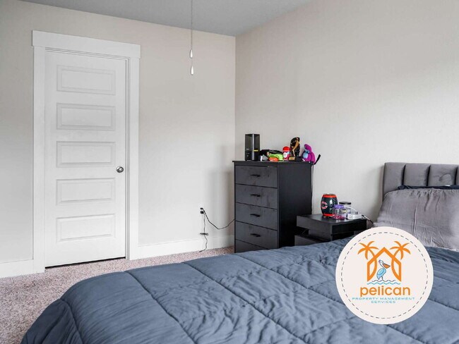 Building Photo - Peaceful Townhome