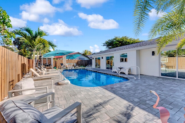 Building Photo - 707 W Boulevard Chatelaine