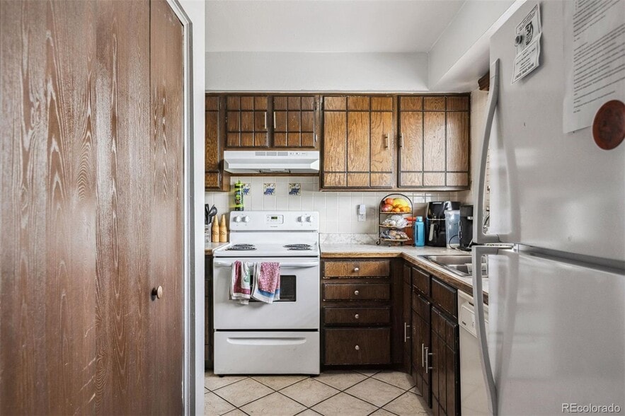 Building Photo - 2567 Rainbow Dr