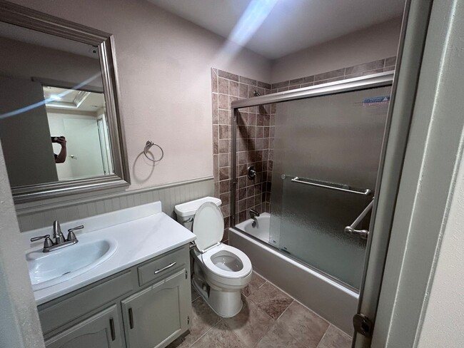 Building Photo - Newly Renovated 2 Bedroom, 2 Bath Duplex — Move-In Ready!