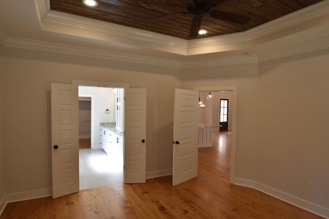 Building Photo - First Months Rent  Move In Special just $1799