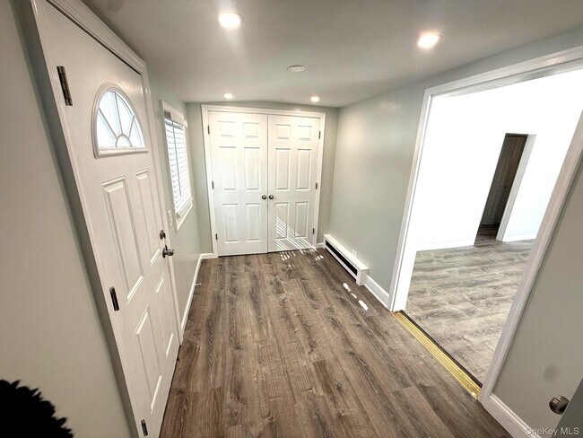 Building Photo - 26 Forest Ln