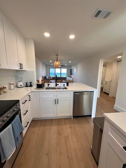 Building Photo - 7430 S Ocean Dr