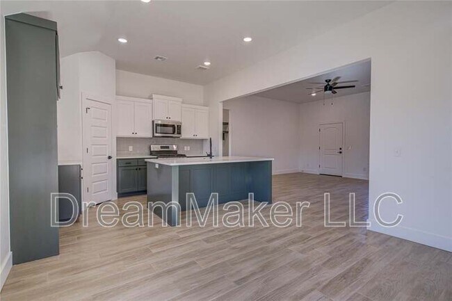 Building Photo - 126 Hope Ave