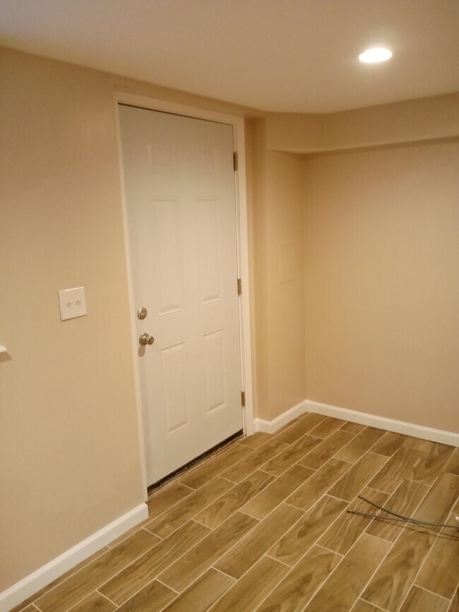 Building Photo - 2649 Wentworth Road, Unit 3