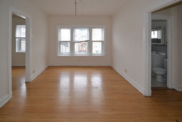 Building Photo - 2226 W Wilson Ave