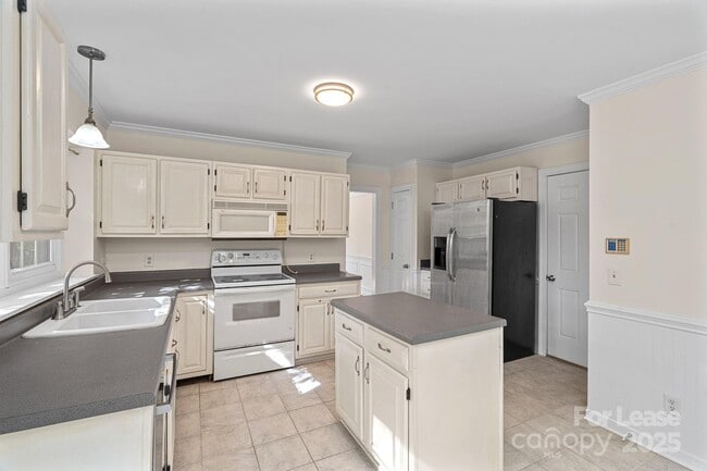 Building Photo - 7117 Kinsmore Ln