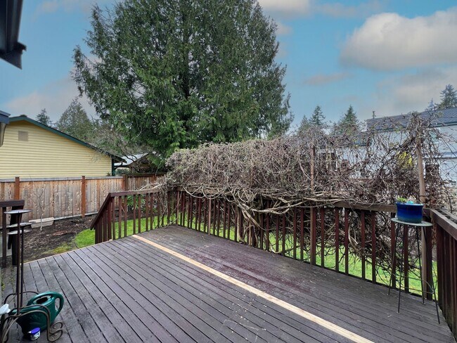Building Photo - Gorgeous 3 Bedroom 2 Bath Home in Desirable Fairwood, Renton